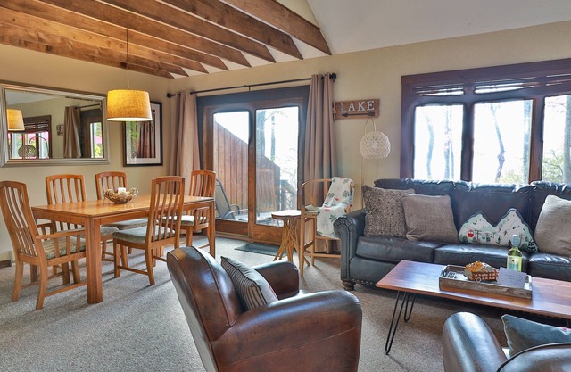 Lake Front Townhome in Heart of Poconos