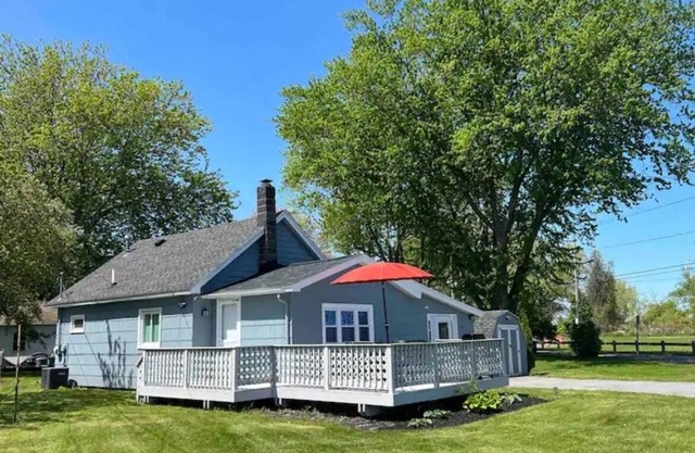 Lake Front, View Property, fishing, cottage, Boat, nature, beach,trails,hiking.