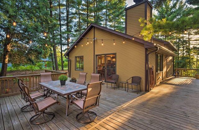 Lake Geneva Getaway w/Fire Pit: Near Golf