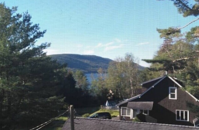 Lake George 6 Bedroom Home lake access