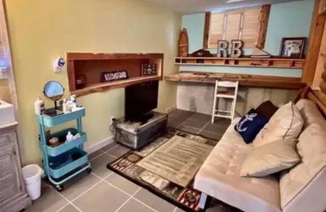 Lake Getaway - Sleeps 12 - includes boat slipnn