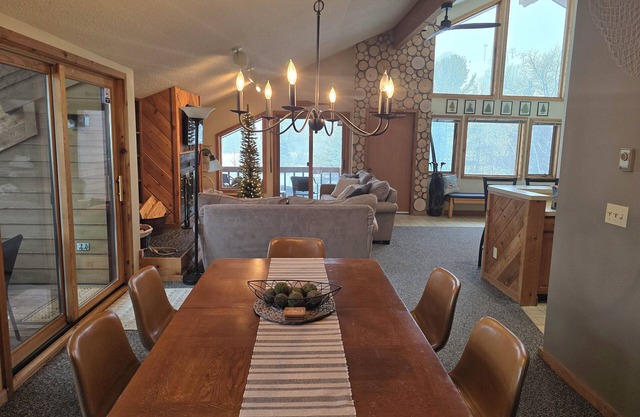 Lake-Golf-Ski condo w/great views & boat parking