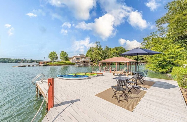Lake Hickory Trio 3BR Blue Unit