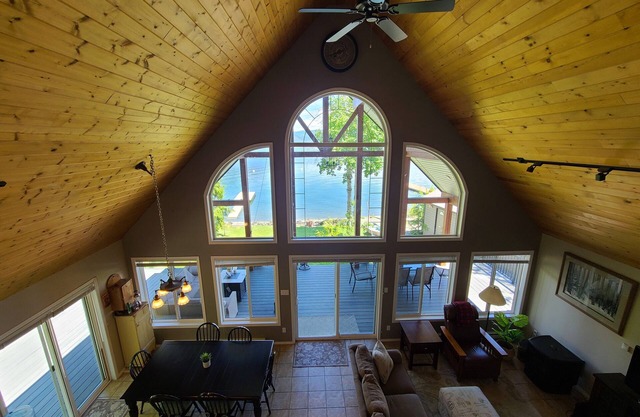 Lake House Retreat - Waterfront!