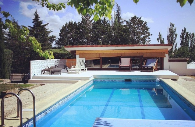 LAKE HOUSE WITH PRIVATE POOL. 30 MINUTES FROM THE CENTER OF MADRID.