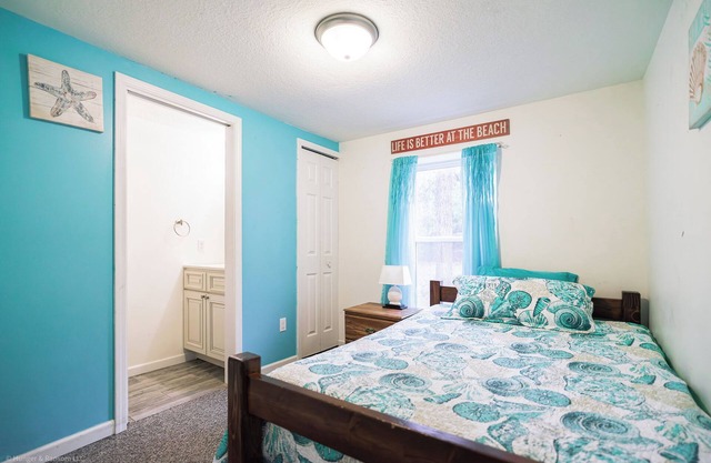 Lake Huron Beach Cabin · Havenwood Shores No. 7