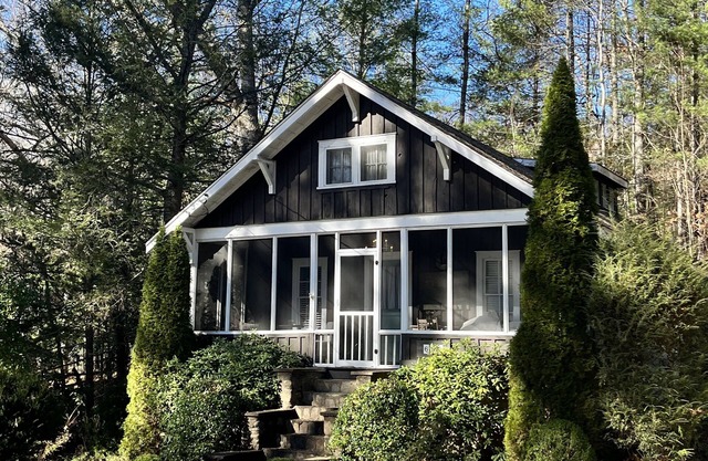 Lake Junaluska cottage with amenities galore!