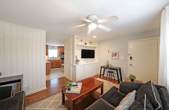 Lake Life A - Apartment in Downtown Lake Acworth