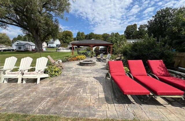 Lake Life Living w/Game Room