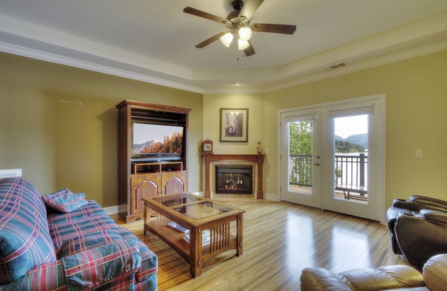 Lake Life Luxury on the Water