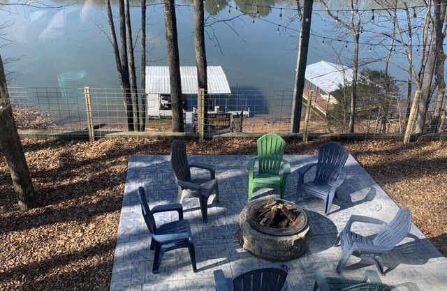 Lake Lifen4 Bedroom, 3 Bath, Sleeps 12.