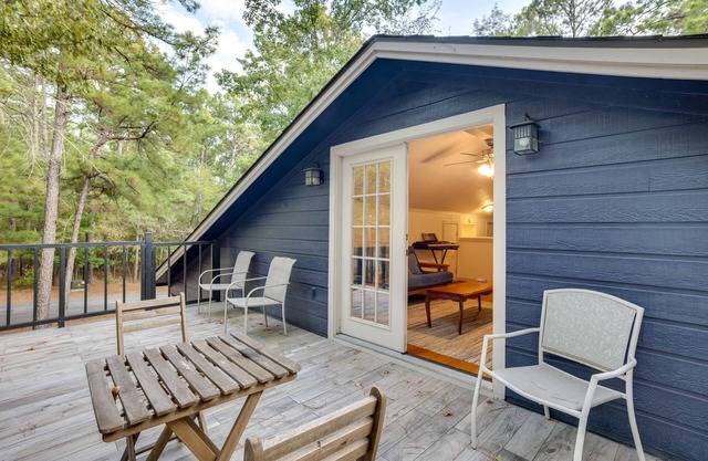 Lake Livingston Cabin: Half-Mi to the Water!