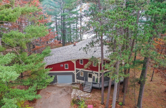 Lake Lodge w Pool Table & Water Toys - Close to Town