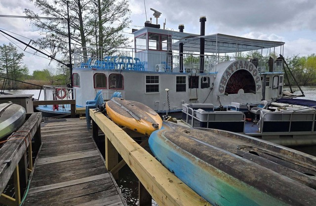 Lake Marion, Low Falls SC, Side Paddlewheel Boat, 3 Bedroom, 3 Bath