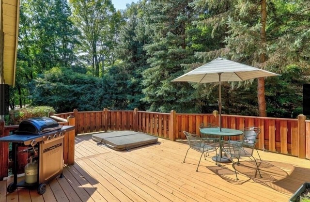 Lake Michigan Beach Home in Holland, across st from beach, with firepit, grill