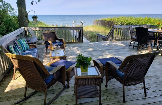 Lake Michigan Beachfront Cottage Huge Deck Low Bluff Newly Remodeled Kayaks SUP