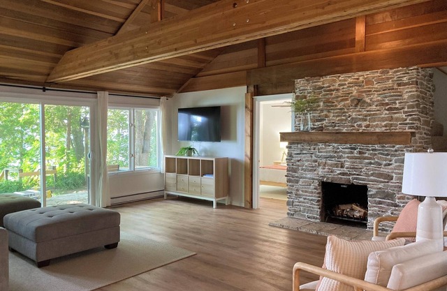Lake Michigan Cottage Near Public Beach