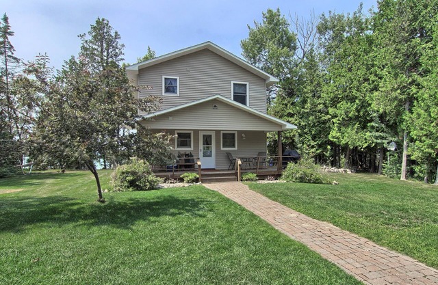 Lake Michigan Lake Front Cottage/Beautiful Sunsets/Northport/Cathead Bay/Beach