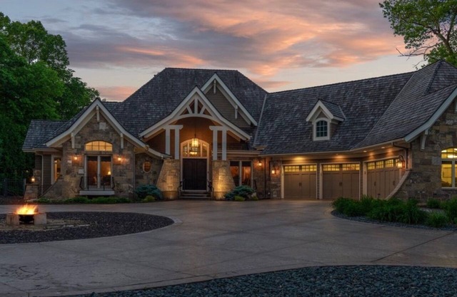 Lake Minnetonka, Maple Ridge Manor-Sleeps 18, Lake, Dock & Private Pool & spa