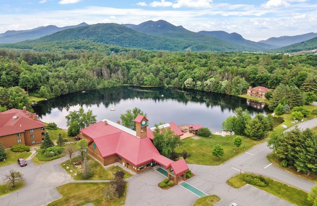 ~Lake & Mountain Resort~ w/Clubhouse, Pool, Hot Tub