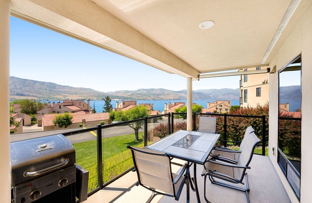 Lake & Mountain View Condo w/Deck, AC & Shared Pools/Docks/Hot Tub/Tennis
