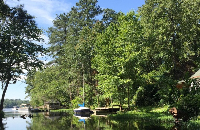 Lake Murray Cozy Cottage on a Quiet Cove with Private Dock