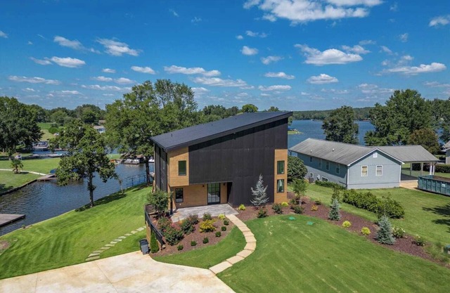 Lake Oconee 6BR 5BA Luxury Mansion | Waterfront Cozy Stay Near UGA Gameday