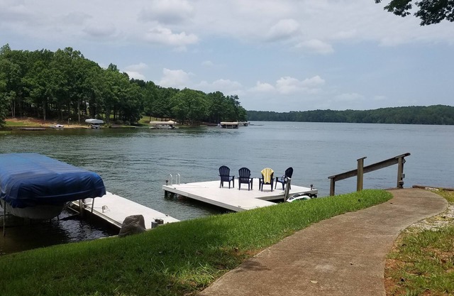 Lake Oconee - Lake Front Home