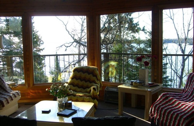 Lake of the Woods Waterfront Luxury Cottage near Kenora