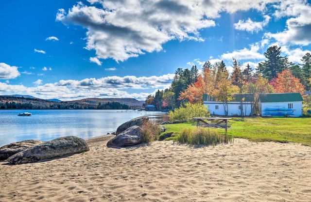 Lake Pleasant Cabin: 3 Acres, Kayaks & Beach!