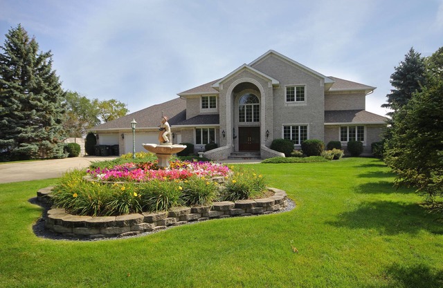 Lake Pointe Lodge: 6BR Lakefront Retreat w/Free Pontoon, Dock & Firepit