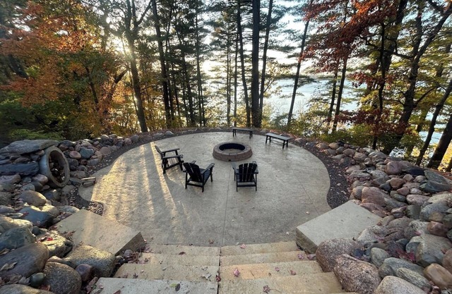 Lake Retreat! Gorgeous sunset views & 2 fire pits!