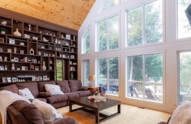Lake Rosseau, Muskoka Waterfront 6bedroom. Large wrap around deck.