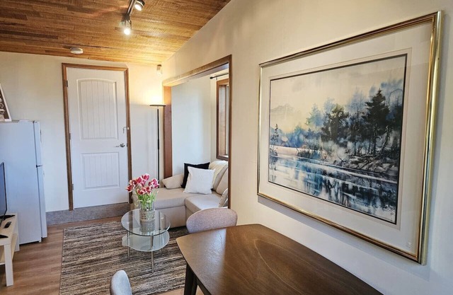 Lake Sammamish 2BR w/Views