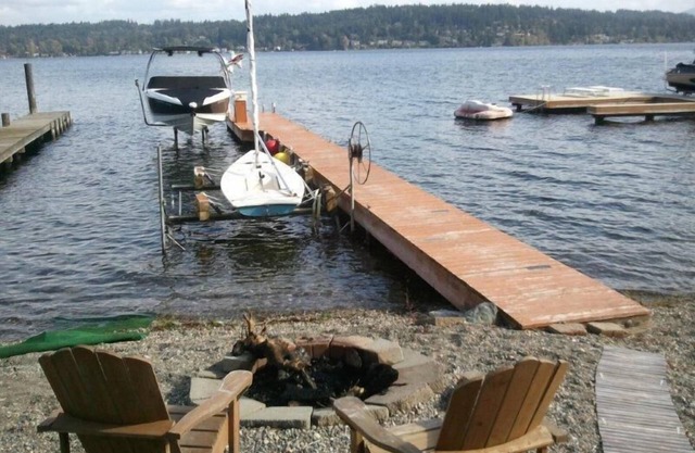 Lake Sammamish Waterfront, New Corporate Apt. Near Microsoft