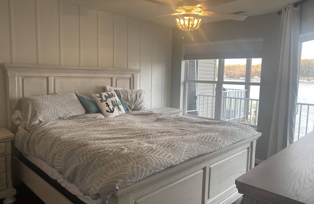 Lake side condo with amazing views!