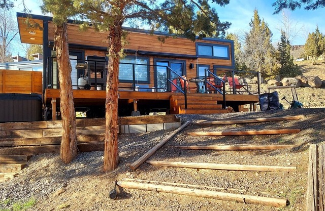 Lake Simtustus Resort Juniper Hill Tiny Home #10 - Hot Tub