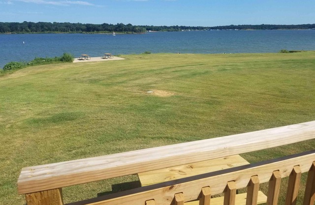 Lake Texoma Lakefront Cabin - The Willows