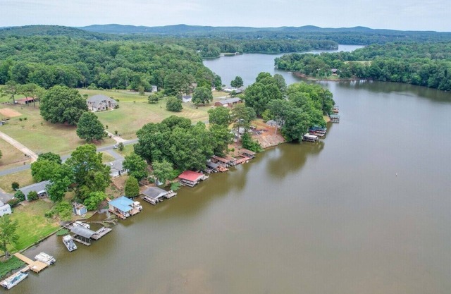 Lake Tillery Waterfront Rental in Albemarle, NC