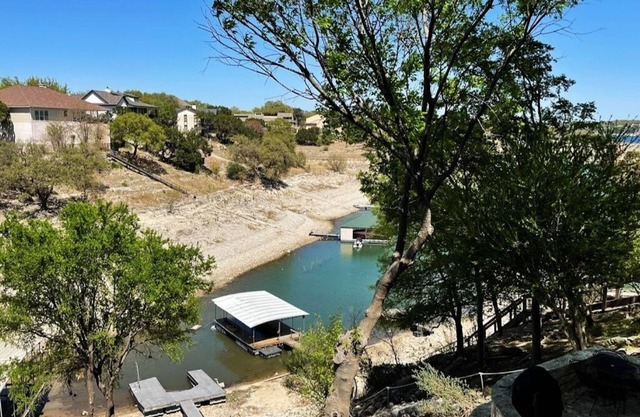 Lake Travis townhome-Pool-Marina-Boat ramp-Golf