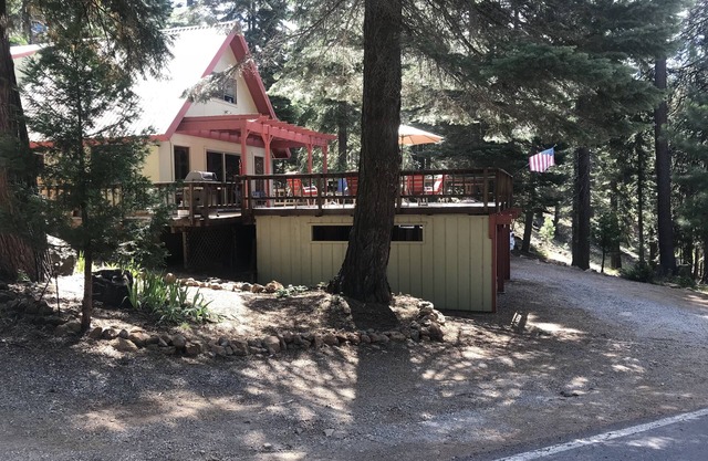 Lake Almanor Peninsula Cabin. right next to Rec 2. Newly Remodeled!