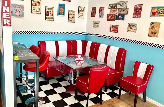 Lake view house furnished in "1950s" style!