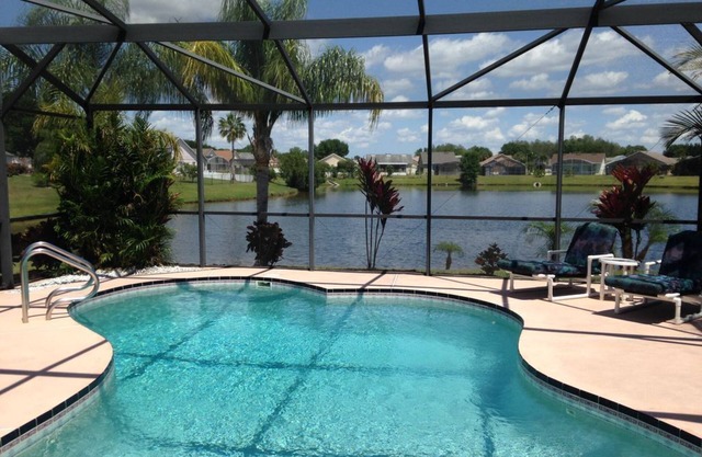 Lake View/Large Private Pool/Free Wifi/Cable TV/AC/Low Rates/Beautiful Home