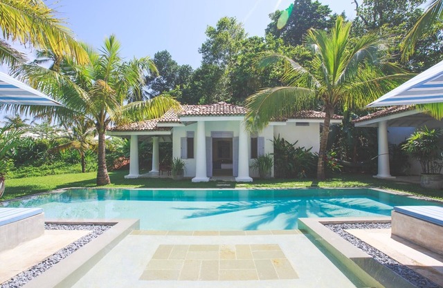 lake view. paradise villa