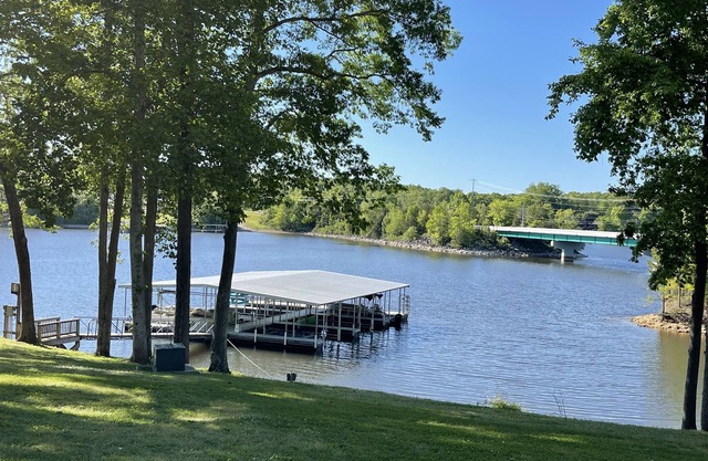 Lake View Prime Location, Community Dock w swim ladders, covered boat slip,
