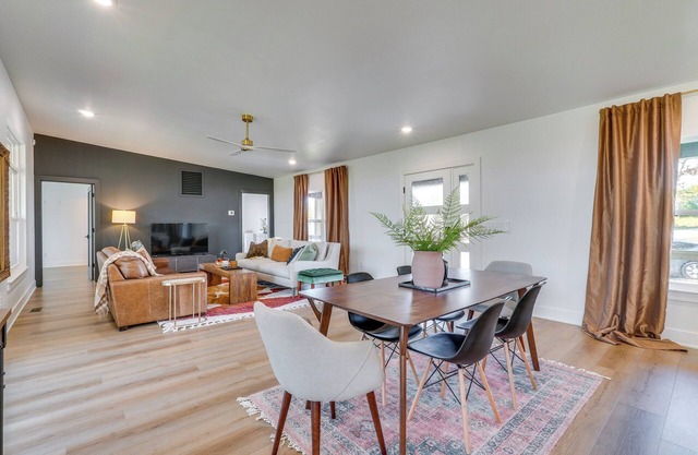 Lake-View Retreat w/Grill in Eagle Rock!
