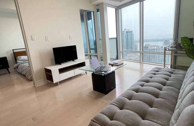 Lake Views High Floor 1 Bed + 2 Bath + Den