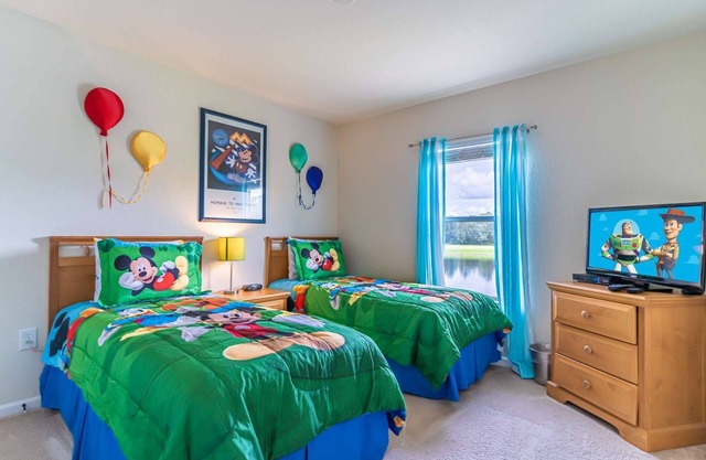Lake Views Near Disney – Value Stay with Pool, Hot Tub & Clubhouse Access - Corner 3BR Townhome