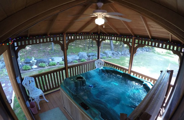 Lake Wallenpaupack Getaway with Hot TUB in Gazebo. Clean and Charming!