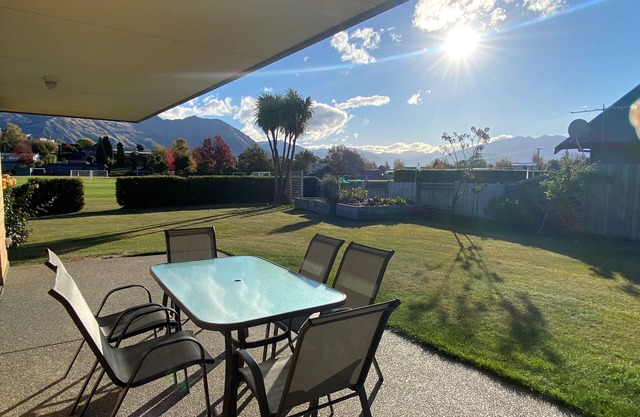 Lake Wanaka Family Holiday Retreat (Free Fibre Wifi)